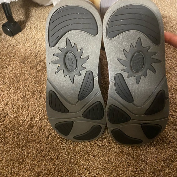 UGG gray fur in the inside Tall Uggs size 8 - Picture 7 of 13